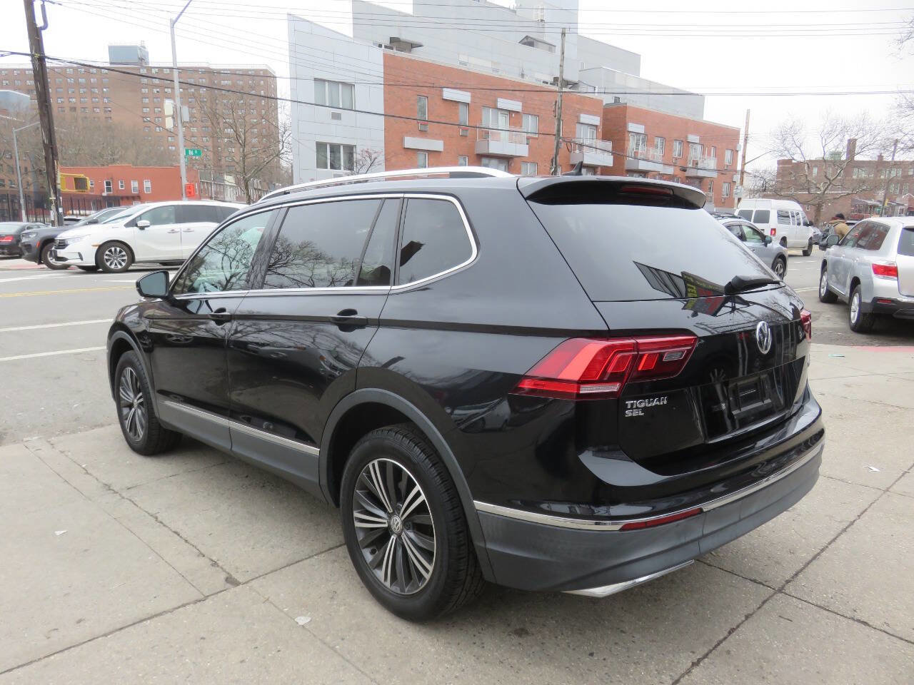 Used 2018 Volkswagen Tiguan SEL image 5
