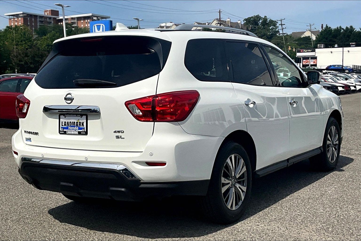 Used 2019 Nissan Pathfinder SL AWD/4WD image 2