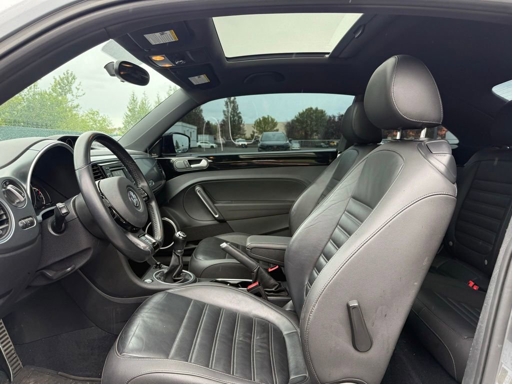 Used 2013 Volkswagen Beetle R-Line FWD image 10