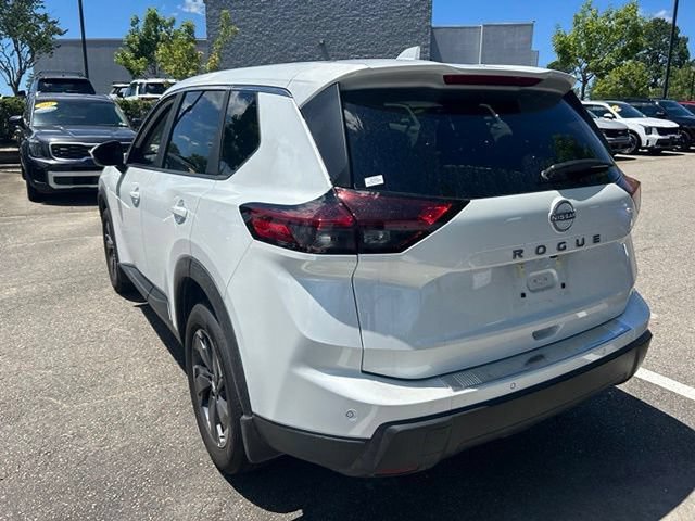 Certified 2026 Nissan Rogue SV FWD image 8