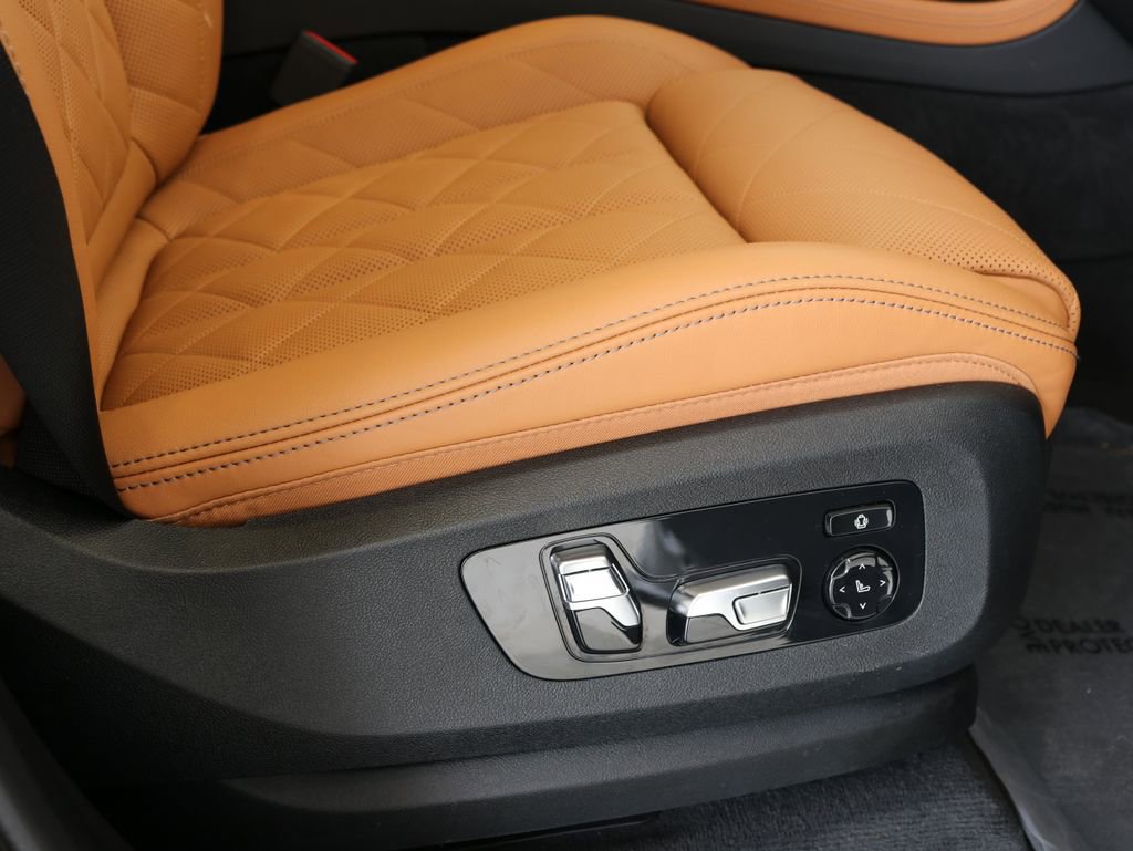 Used 2023 BMW X7 xDrive40i w/ M Sport Package AWD/4WD image 46
