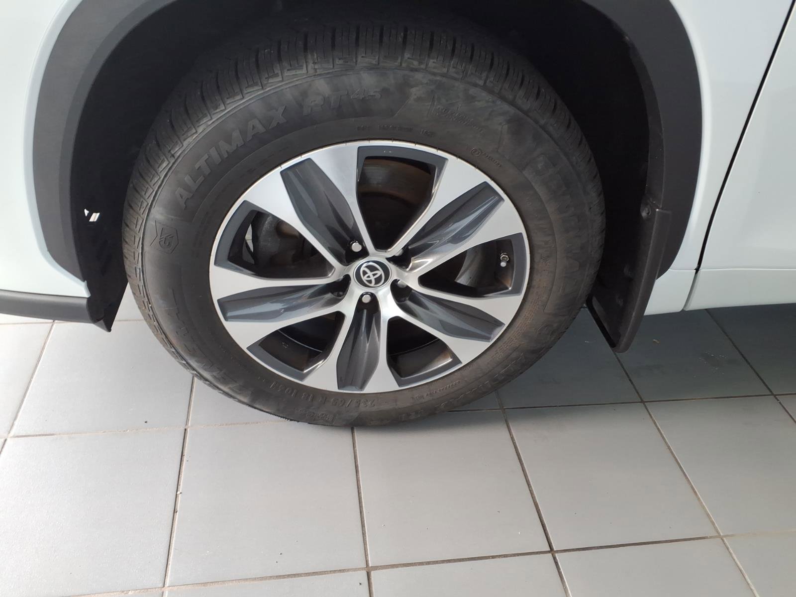 Used 2023 Toyota Highlander XLE AWD/4WD image 9