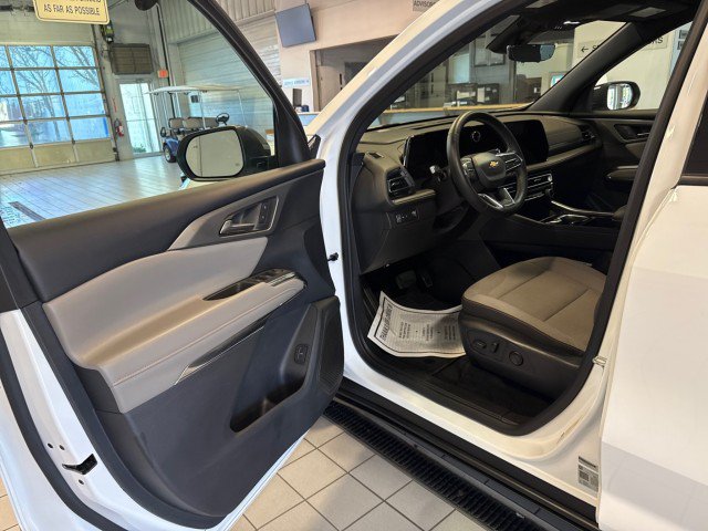 Used 2026 Chevrolet Traverse LT w/ Driver Confidence Package FWD image 13