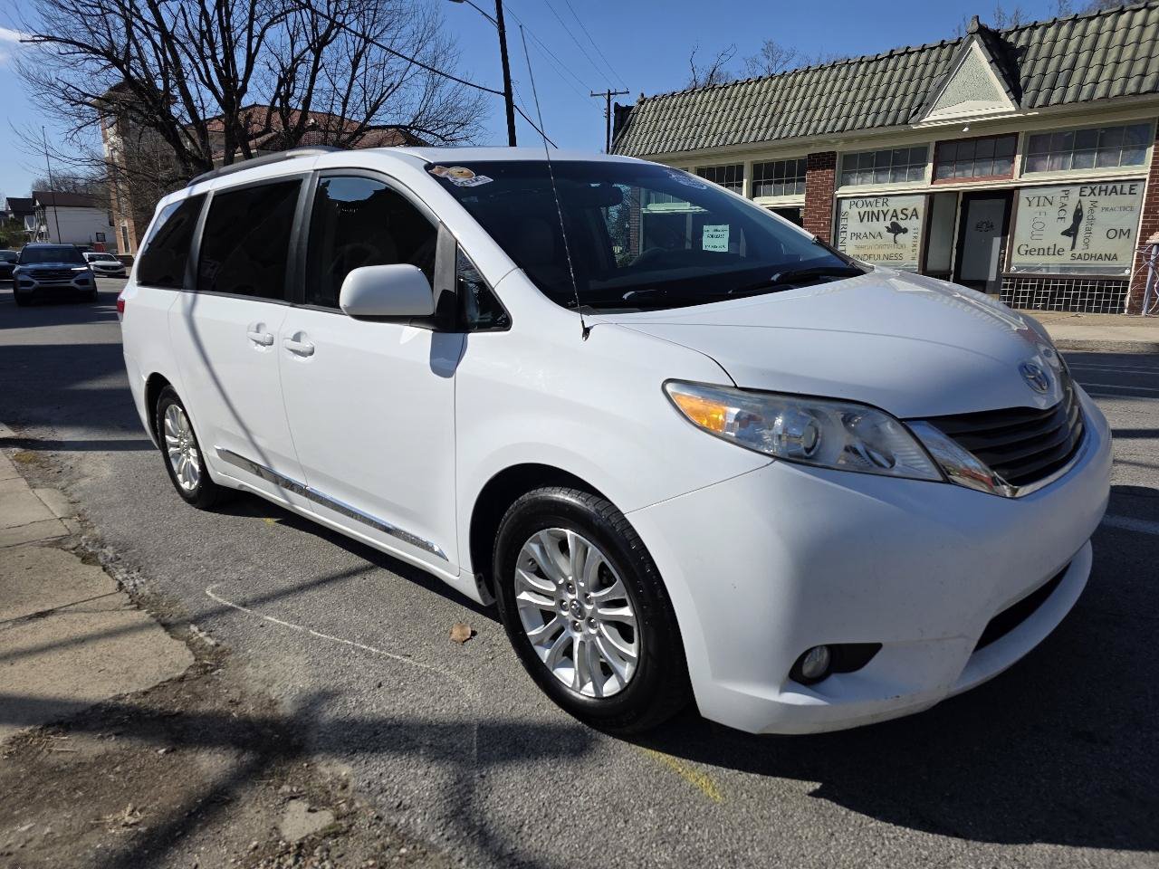 Used 2013 Toyota Sienna XLE FWD image 7