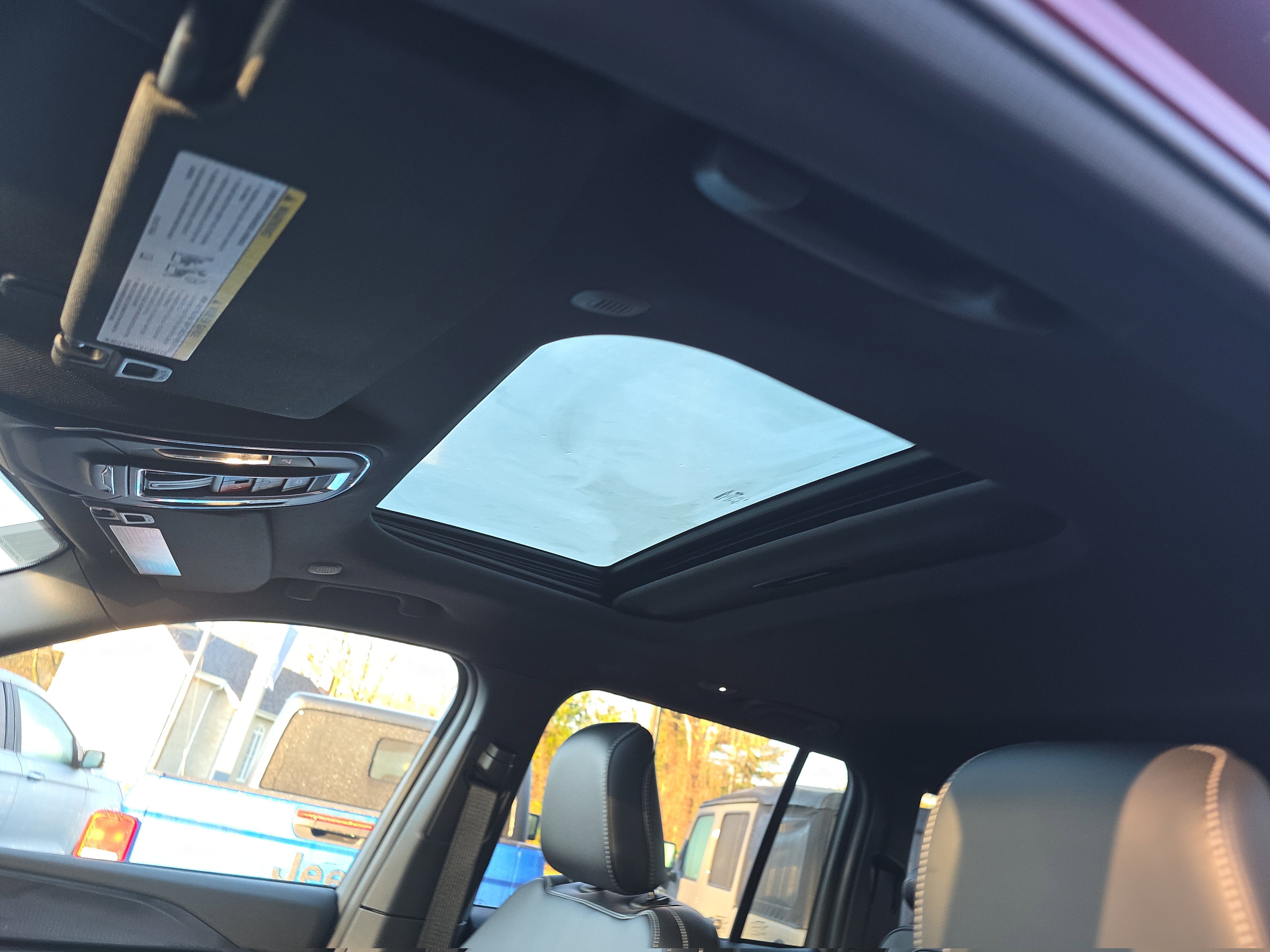 New 2025 Jeep Grand Cherokee Altitude image 4