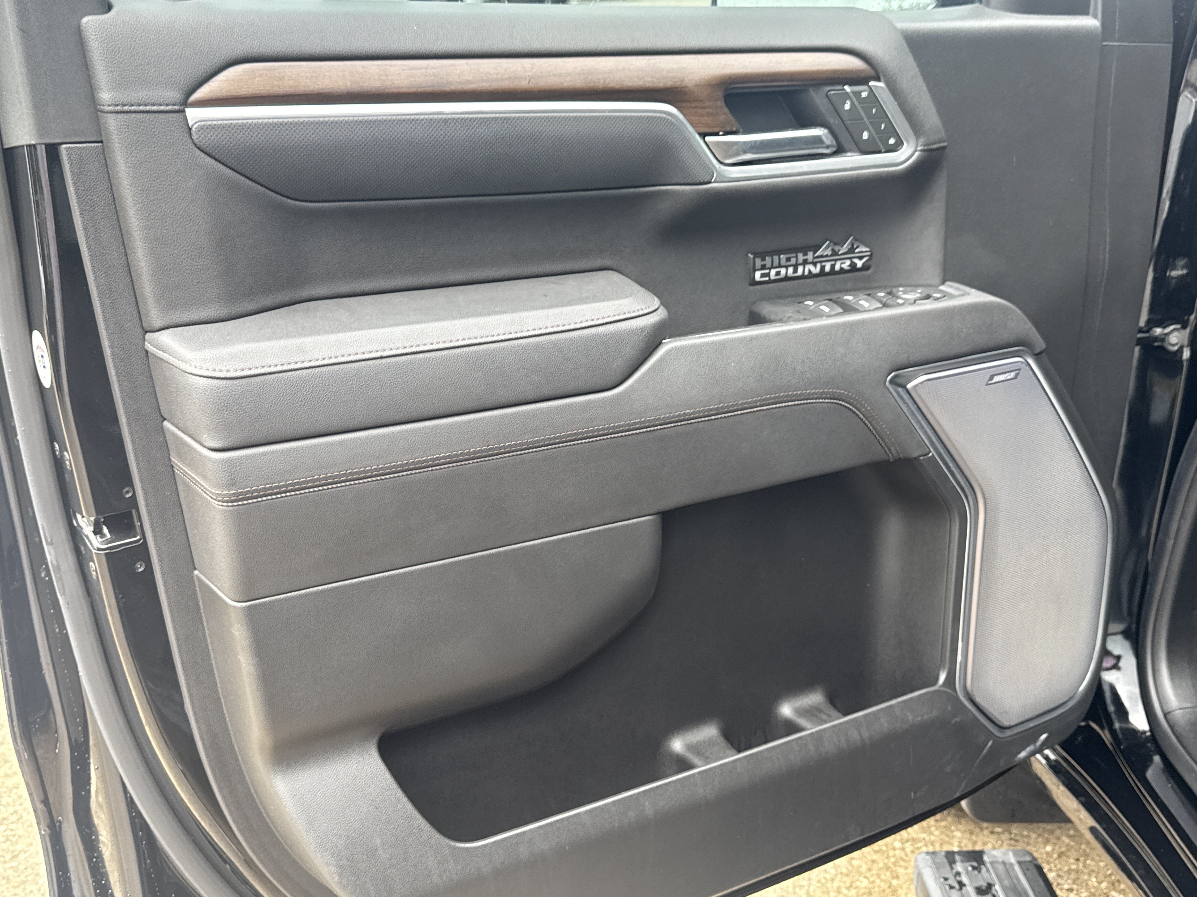 Used 2025 Chevrolet Silverado 1500 High Country w/ Midnight Edition RWD image 3