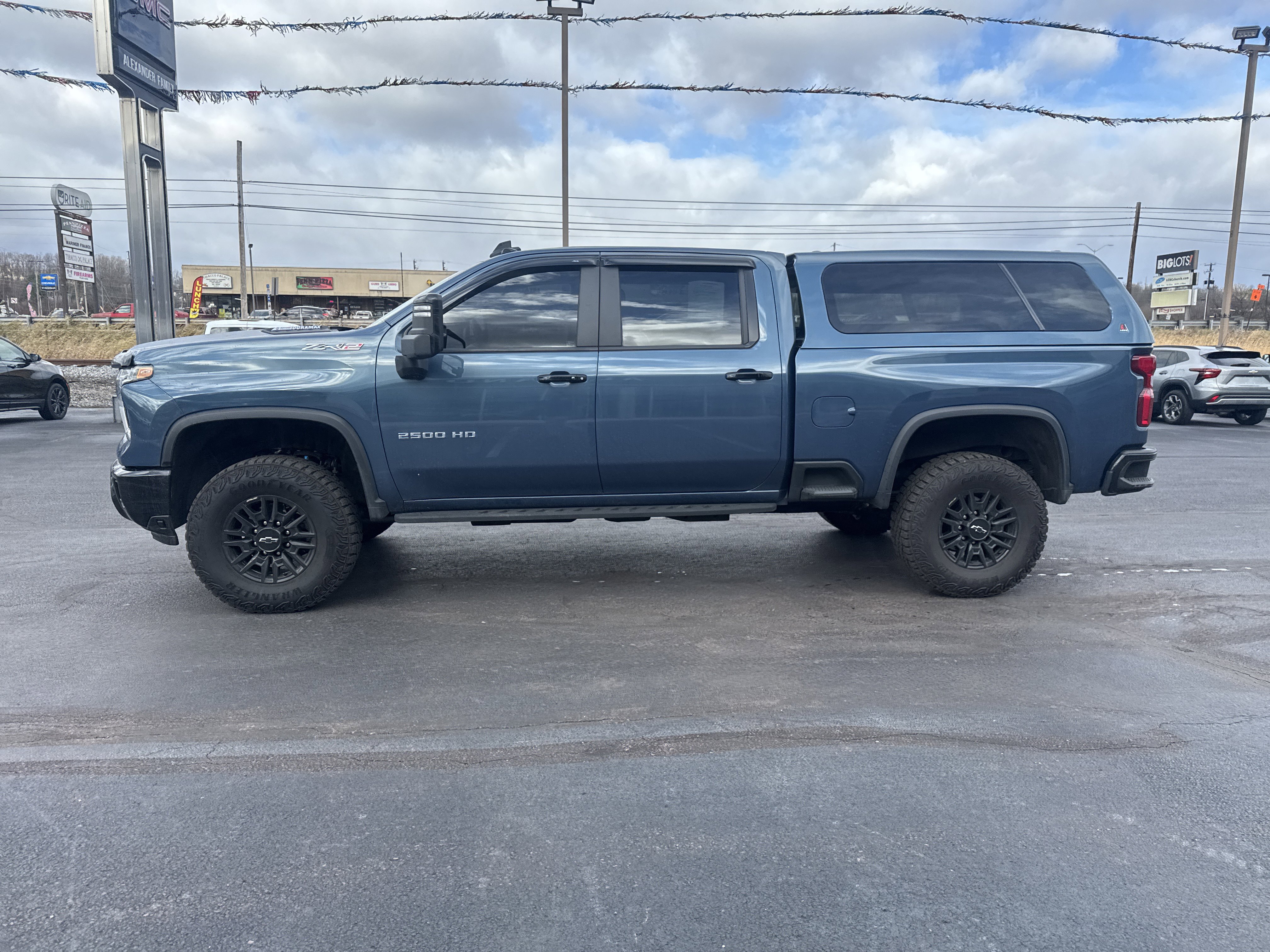 Used 2024 Chevrolet Silverado 2500 ZR2 w/ Technology Package image 7