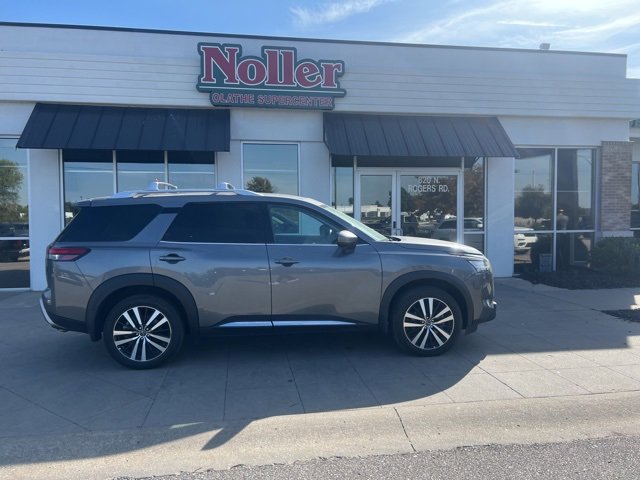 Used 2024 Nissan Pathfinder Platinum w/ Cargo Package image 2