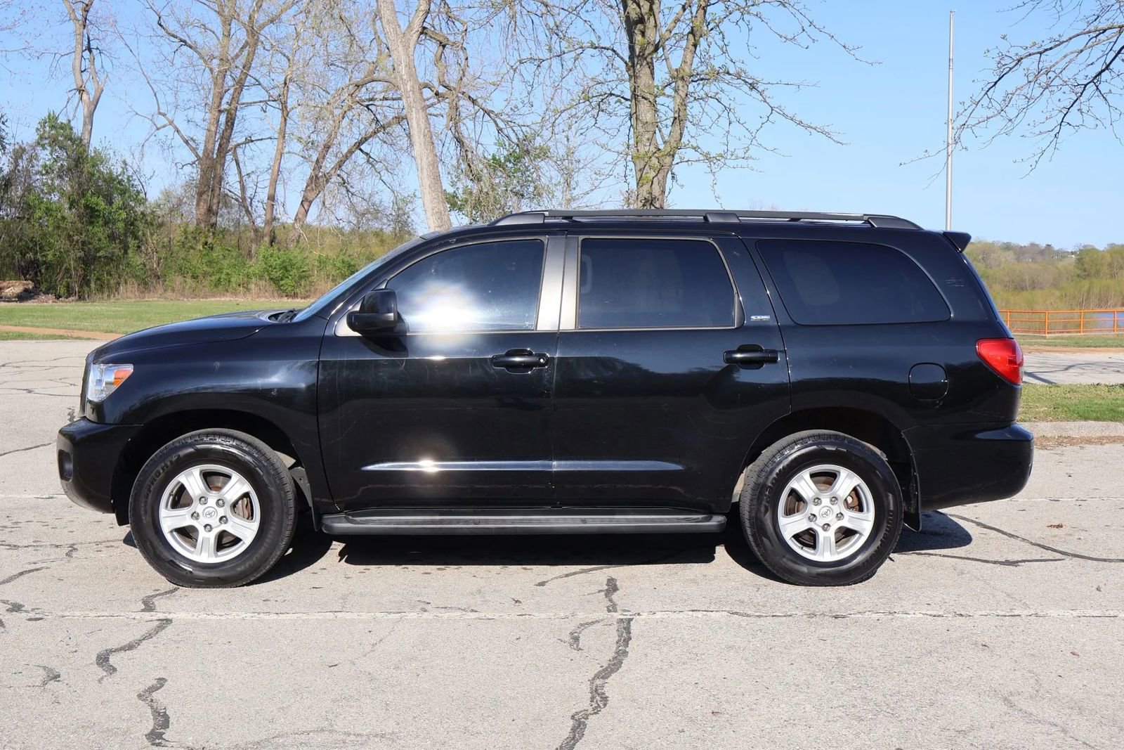 Used 2015 Toyota Sequoia SR5 w/ Premium Package AWD/4WD image 11
