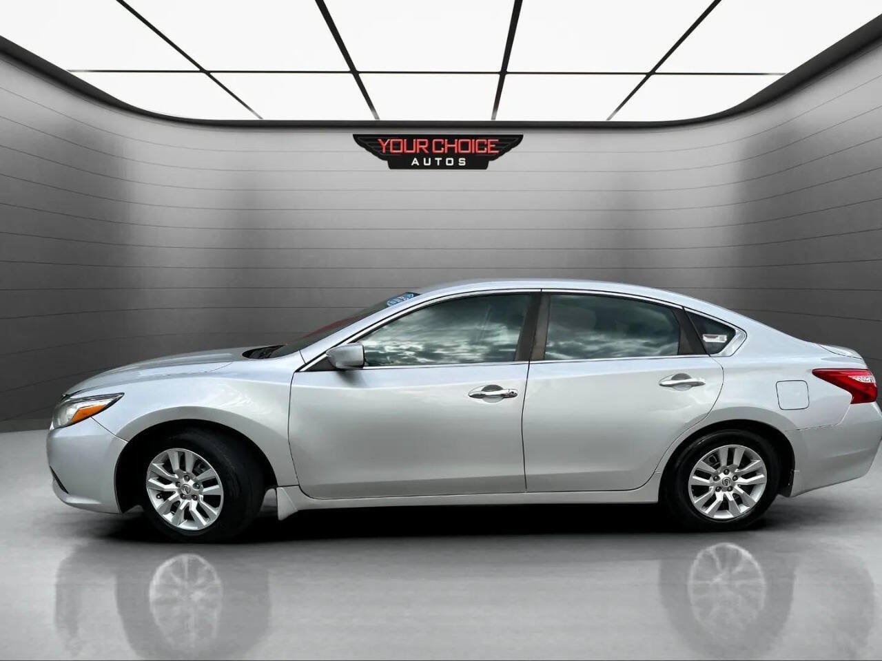 Used 2016 Nissan Altima 2.5 S w/ Power Driver Seat Package FWD image 2