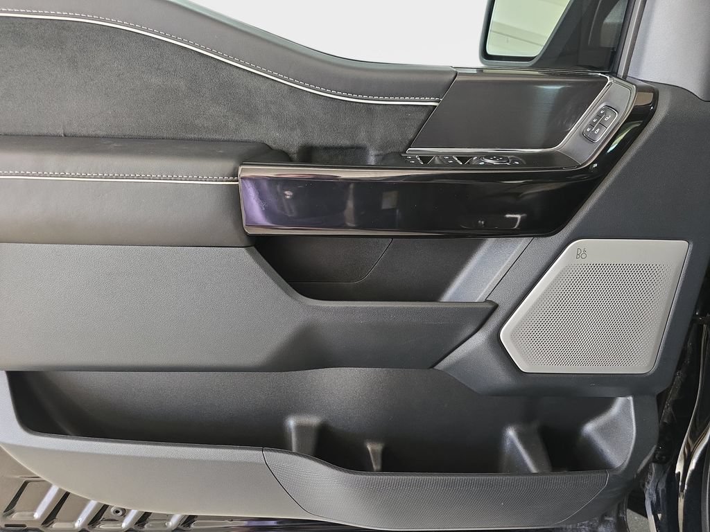 Used 2025 Ford F150 Lightning Platinum AWD/4WD image 27
