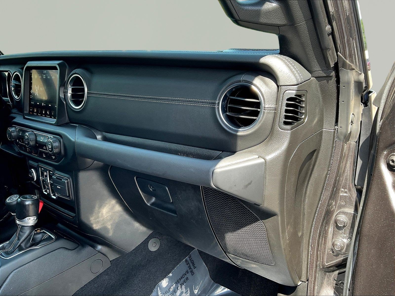 Used 2023 Jeep Wrangler Unlimited Sahara AWD/4WD image 26