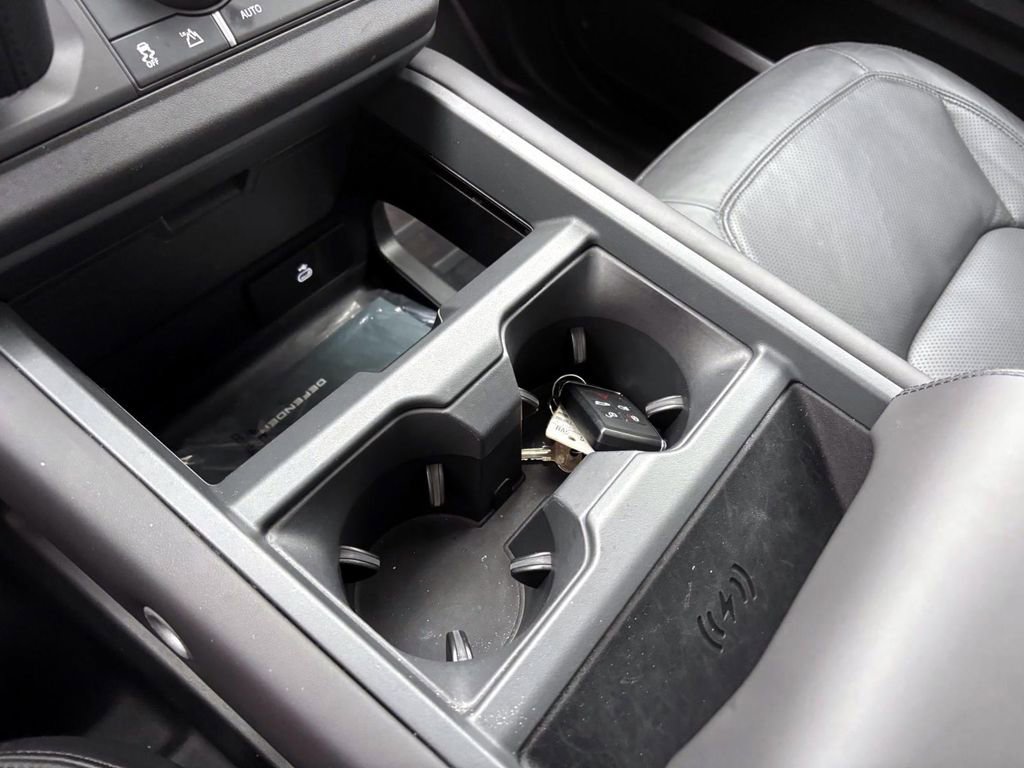 Used 2025 Land Rover Defender 110 S image 50