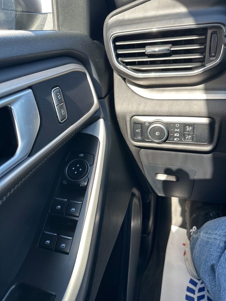 Used 2023 Ford Explorer XLT w/ Equipment Group 202A image 25