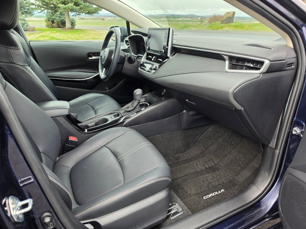 Used 2022 Toyota Corolla XLE w/ Carpet Mat Package (TMS) image 21