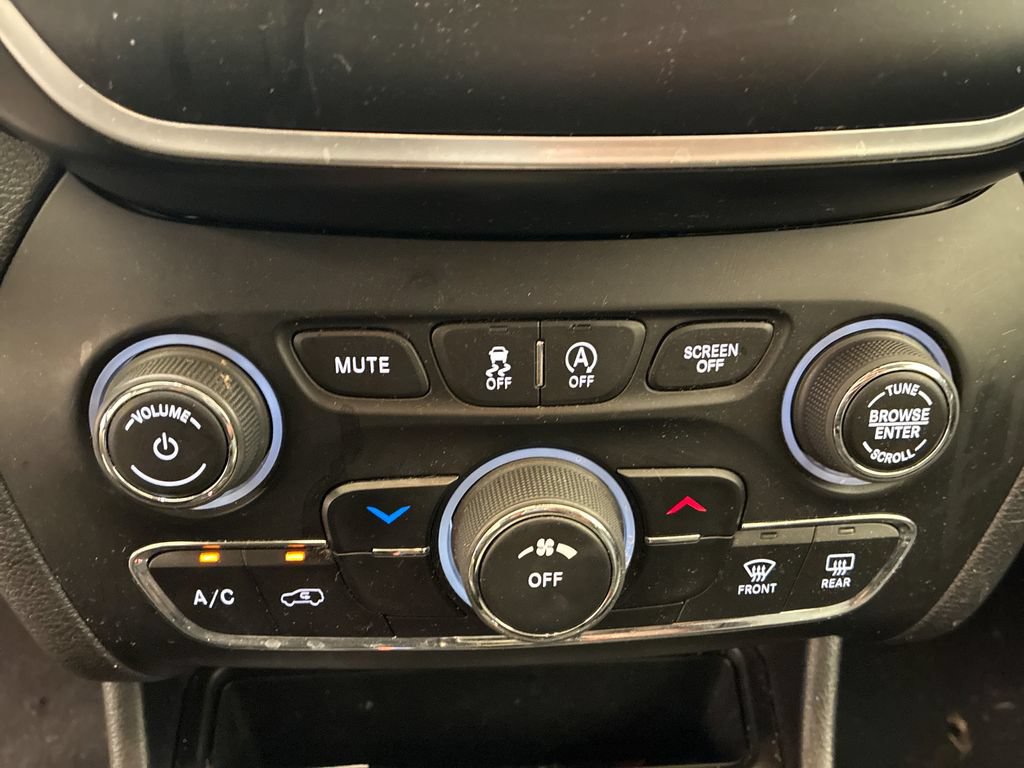 Used 2021 Jeep Cherokee Latitude Lux AWD/4WD image 14