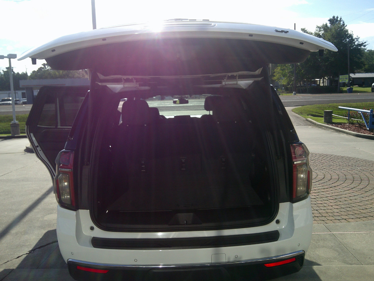 Used 2021 Chevrolet Tahoe LT w/ LT Signature Package image 16