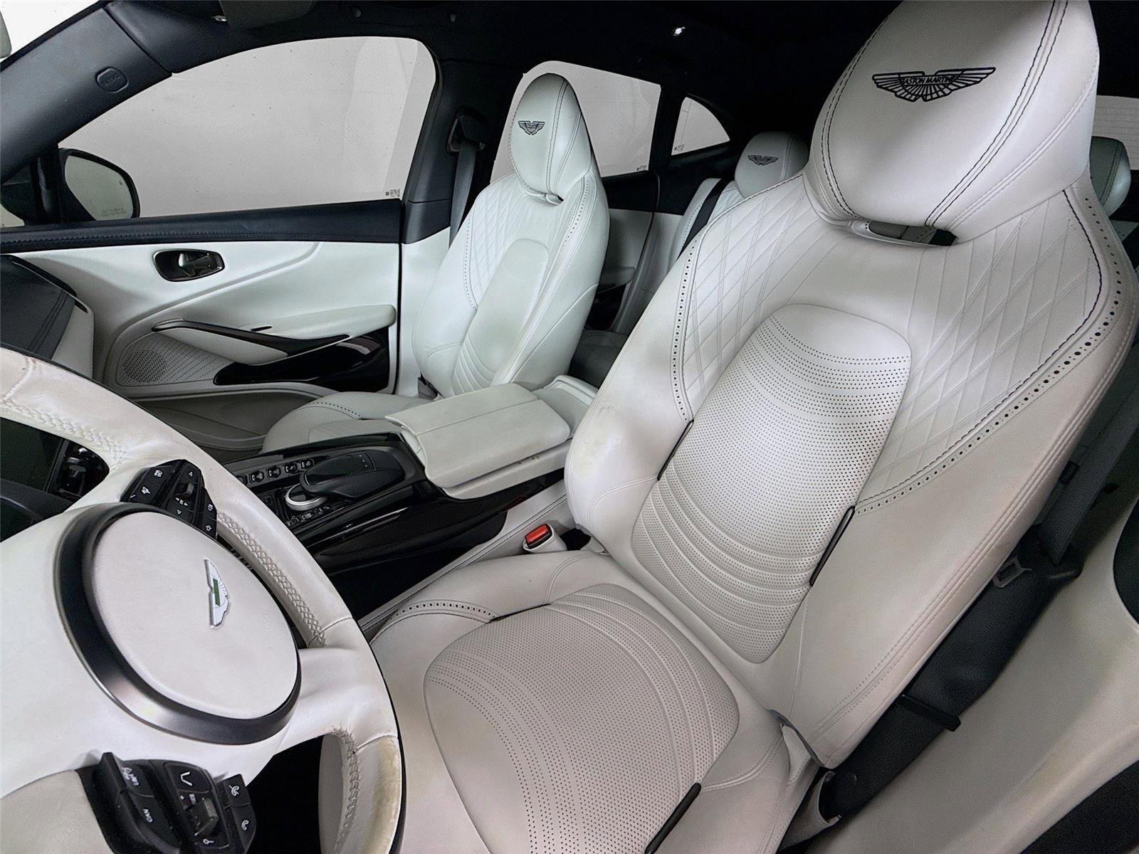 Used 2022 Aston Martin DBX image 2