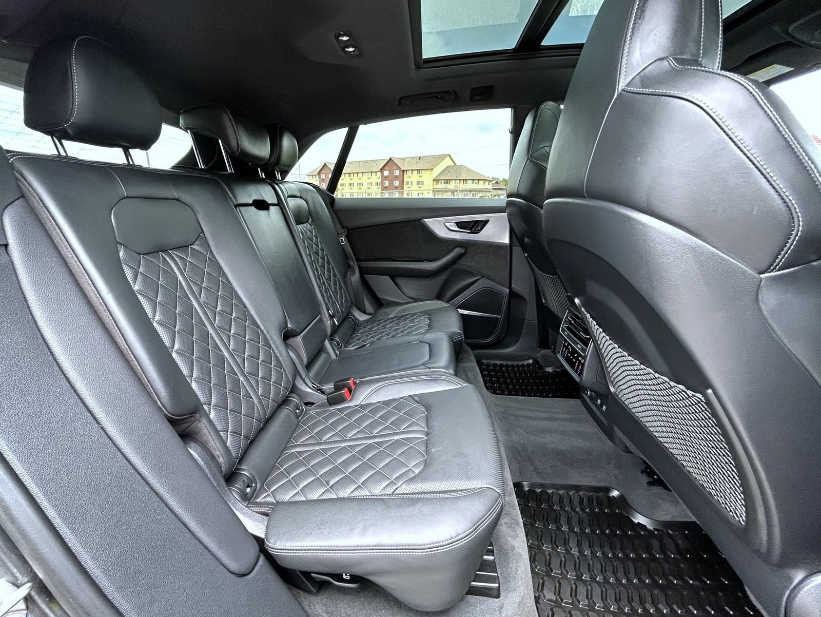 Used 2020 Audi SQ8 Premium Plus w/ Driver Assistance Package AWD/4WD image 19