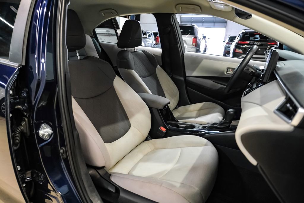Used 2022 Toyota Corolla LE FWD image 32