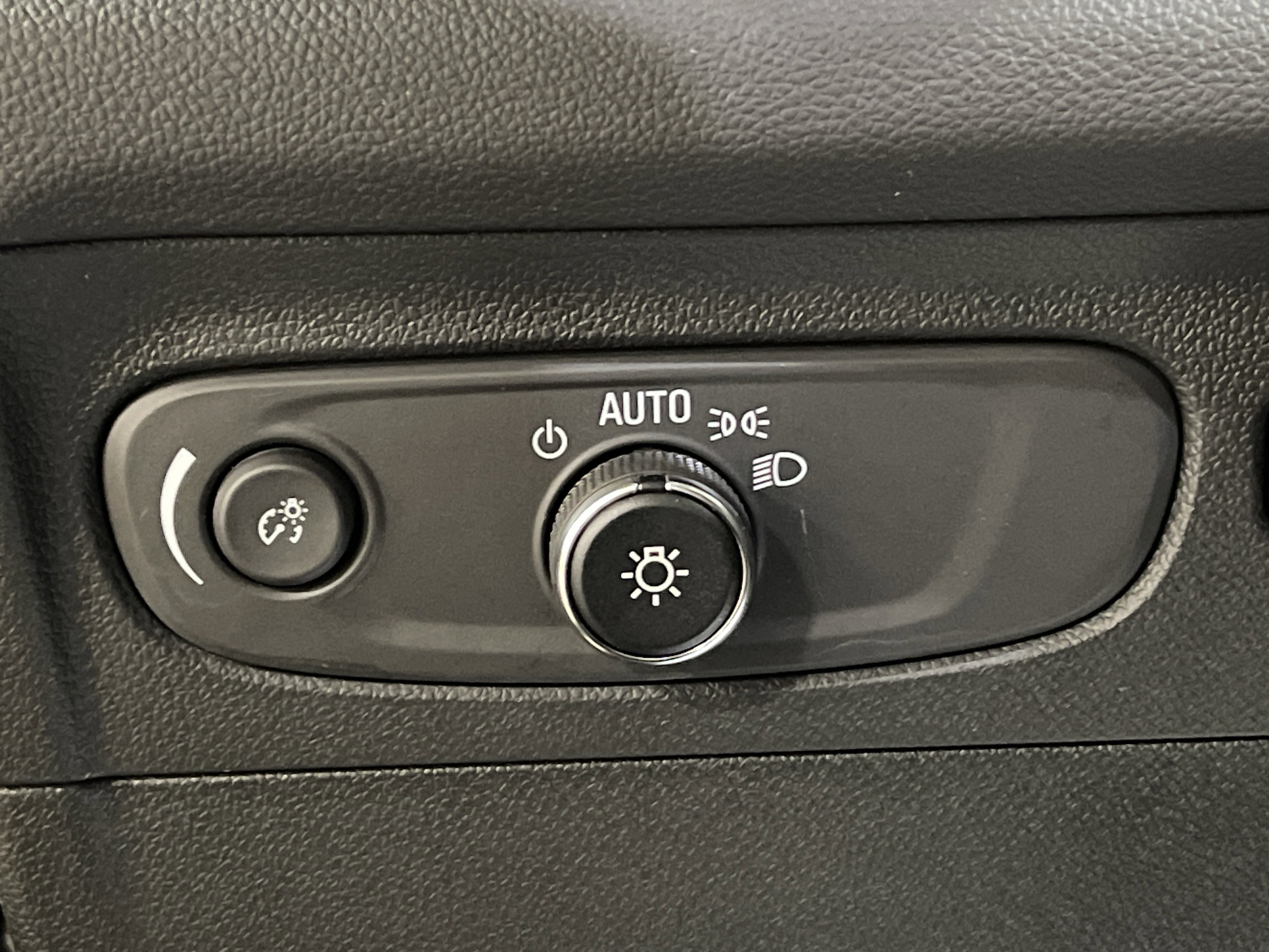 Used 2023 Buick Envision Avenir image 21