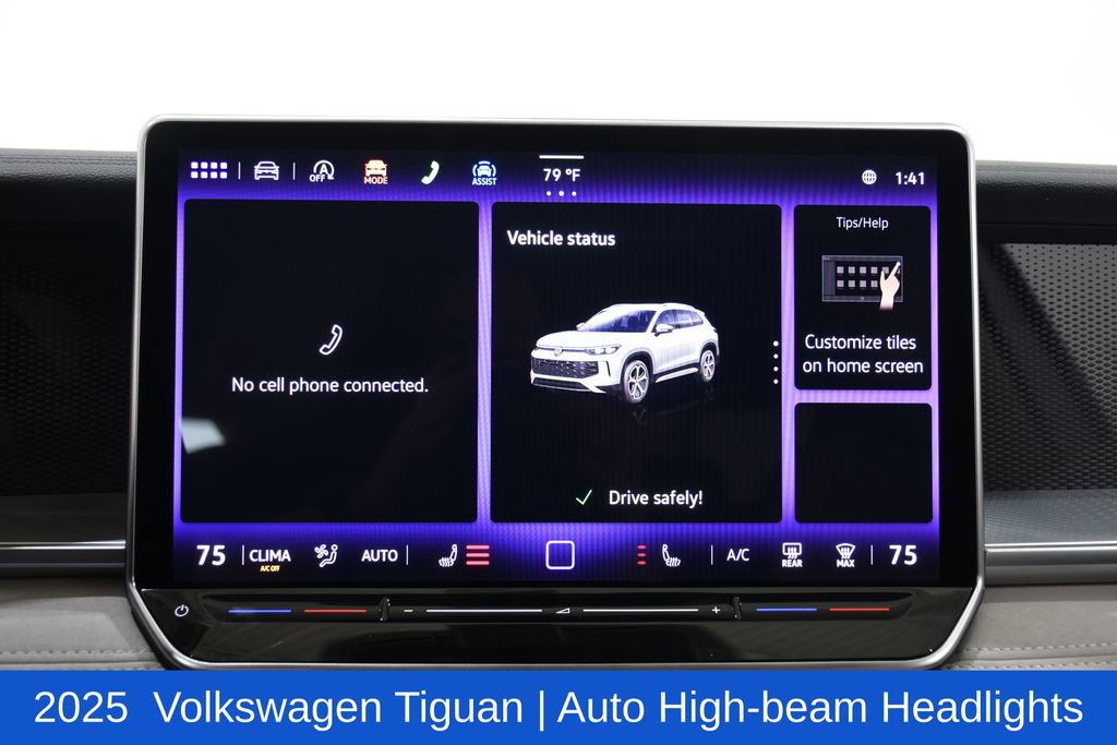 Used 2025 Volkswagen Tiguan SE image 17