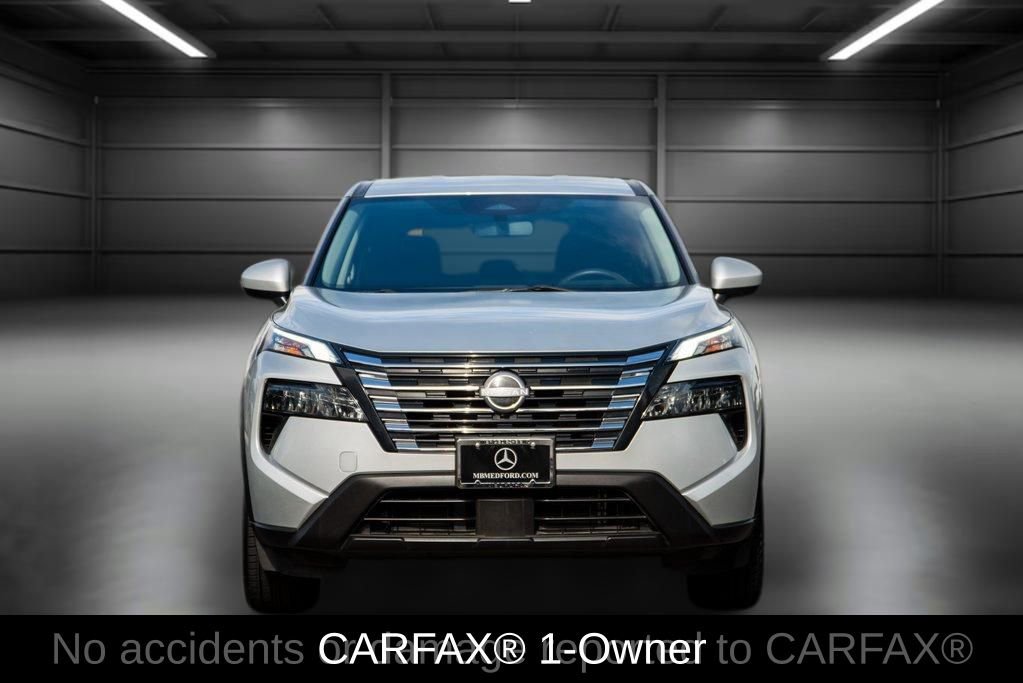 Used 2024 Nissan Rogue SV image 2