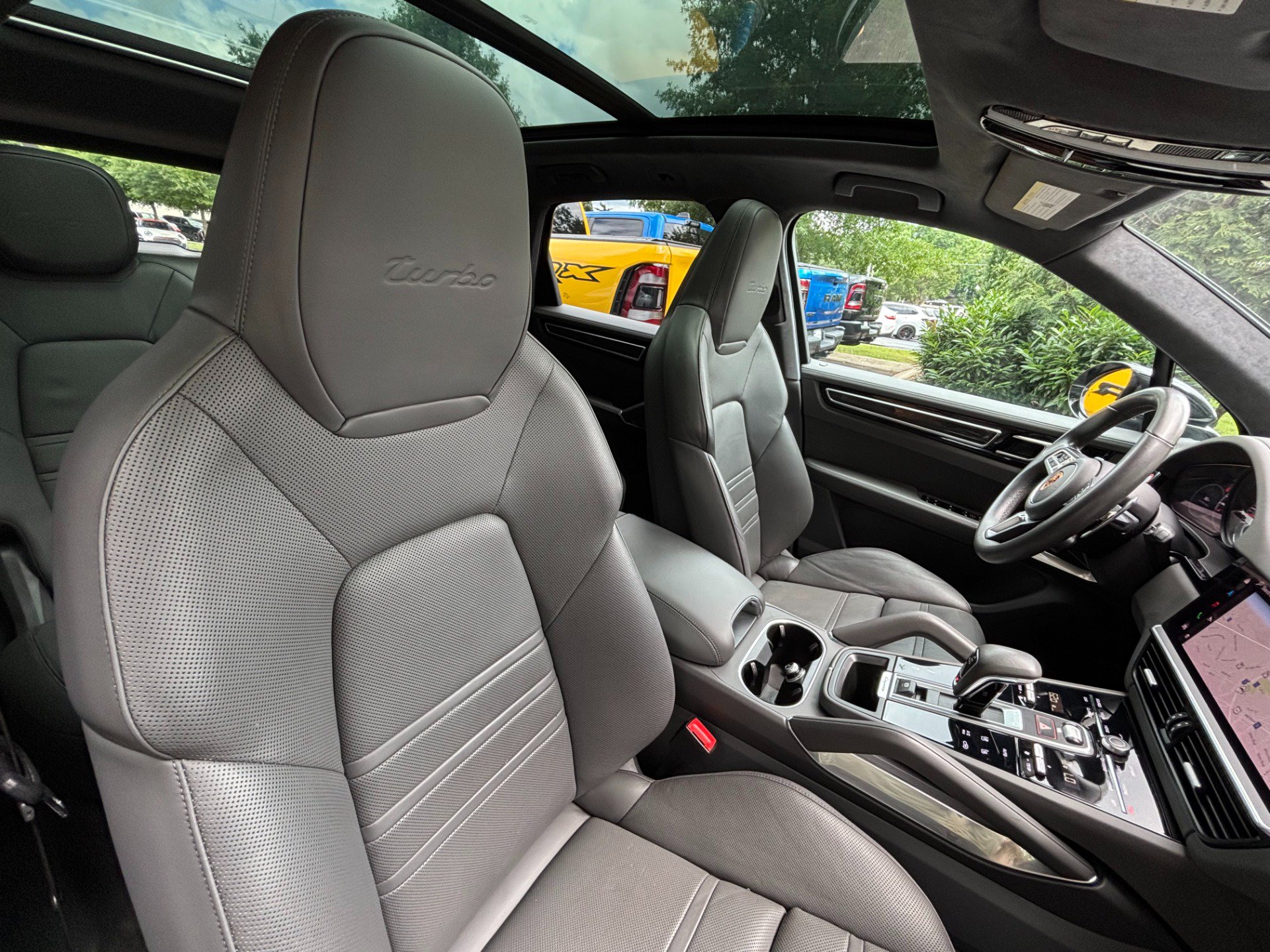 Used 2023 Porsche Cayenne Turbo AWD/4WD image 39