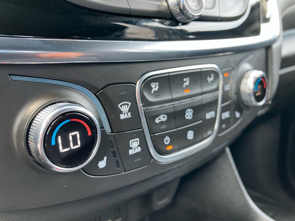 Used 2022 Chevrolet Traverse LT image 22