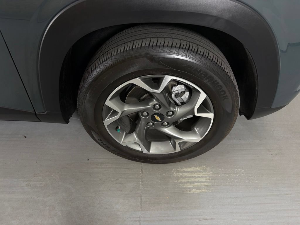 Used 2025 Chevrolet Trax LT FWD image 10