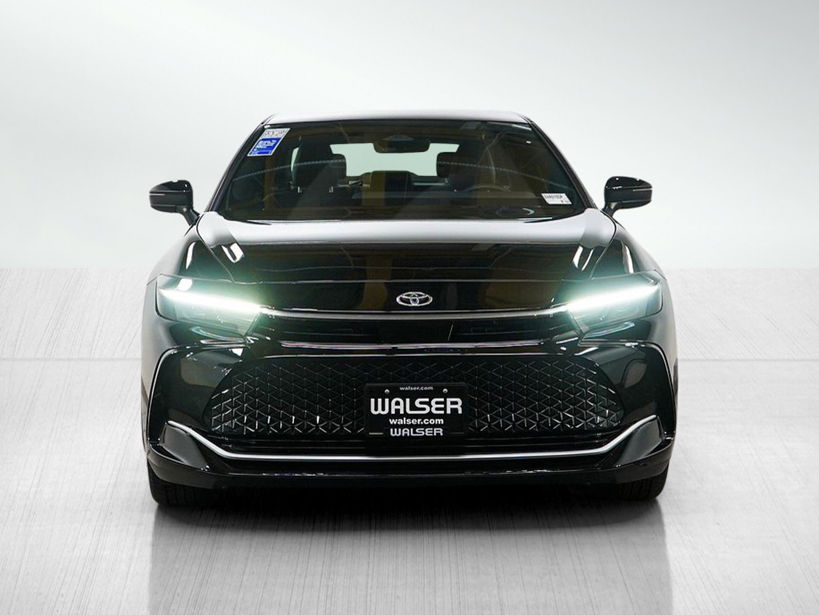 Used 2025 Toyota Crown XLE AWD/4WD image 8