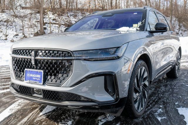 Used 2024 Lincoln Nautilus Reserve w/ Equipment Group 203A image 2