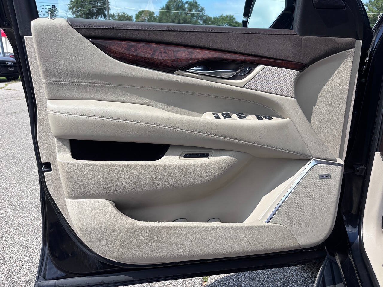 Used 2015 Cadillac Escalade Premium AWD/4WD image 14