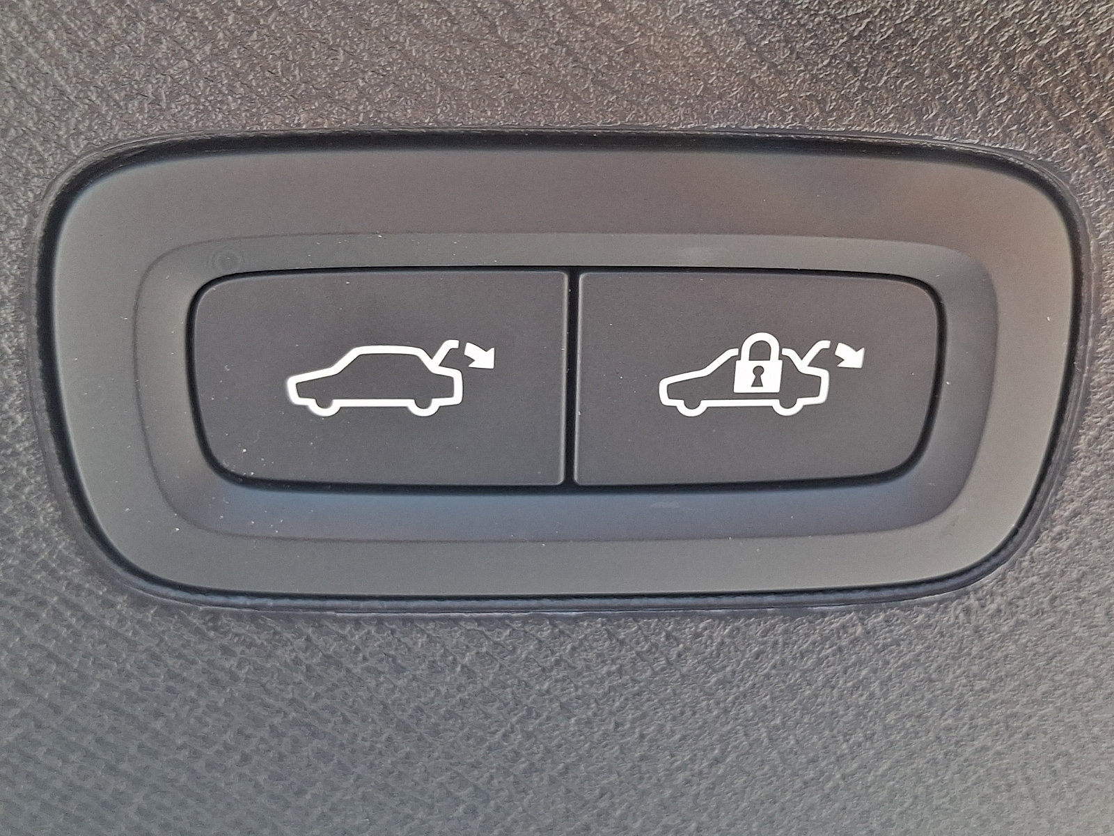 Certified 2024 Volvo XC90 B6 Plus AWD/4WD image 31