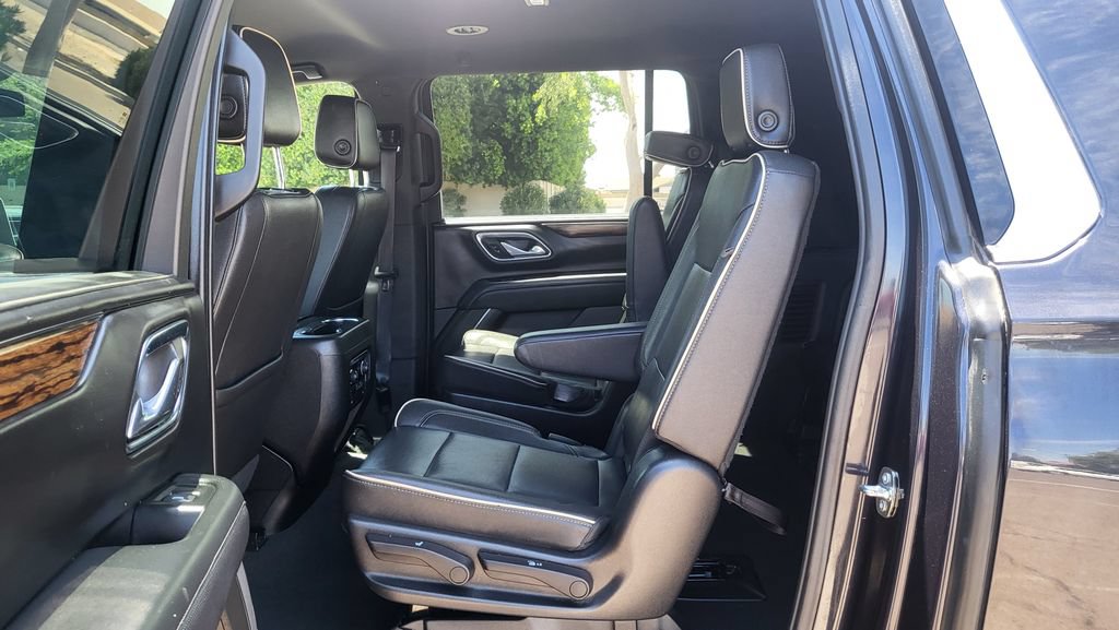 Used 2023 Chevrolet Suburban Premier AWD/4WD image 23