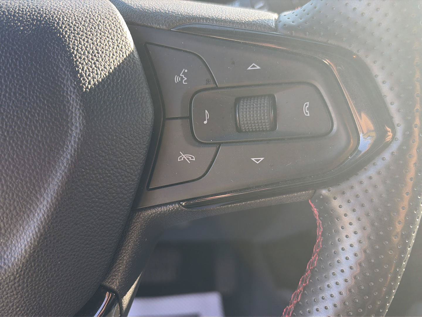 Used 2024 Chevrolet Trax RS w/ Sunroof Package FWD image 15