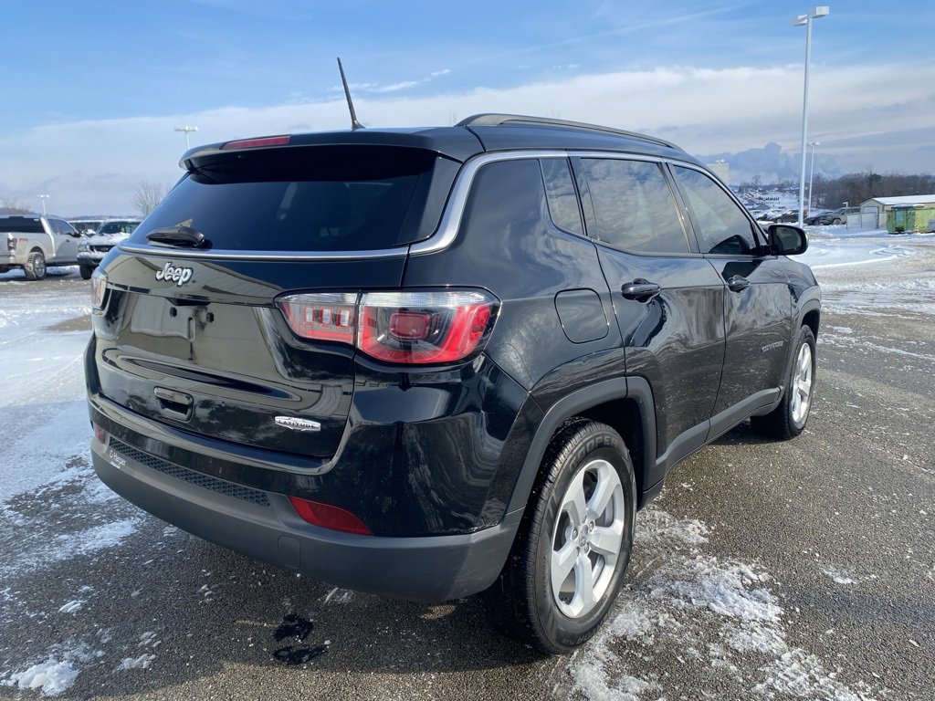 Used 2017 Jeep Compass Latitude image 3