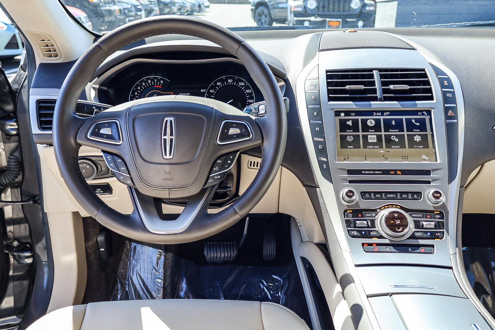 Used 2017 Lincoln MKZ Premiere image 3