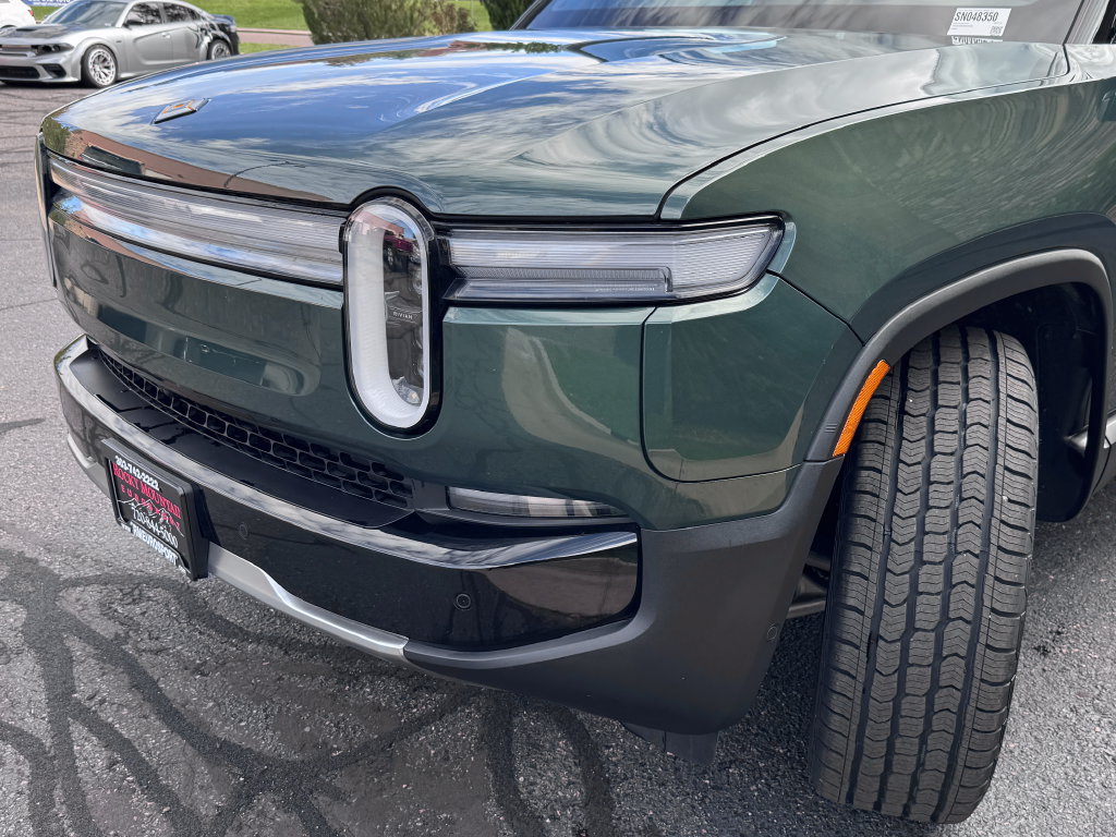 Used 2025 Rivian R1S Adventure Dual AWD/4WD image 5