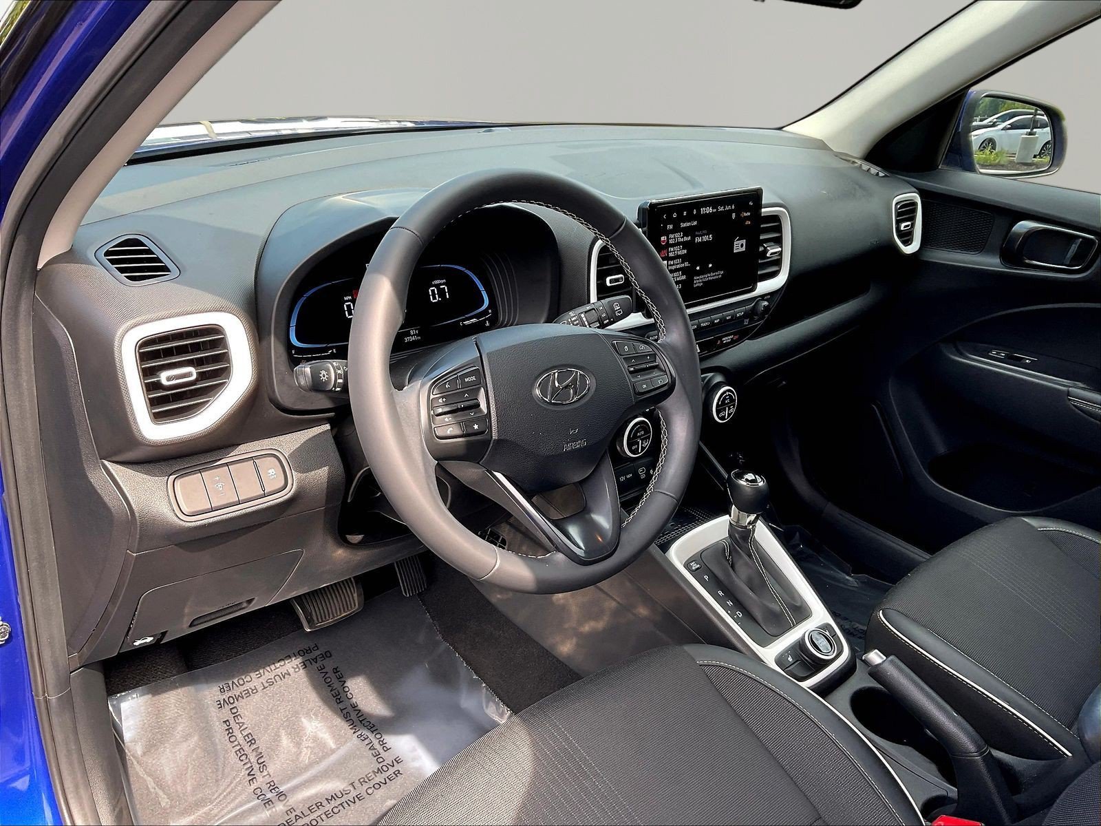 Certified 2024 Hyundai Venue Limited FWD image 17