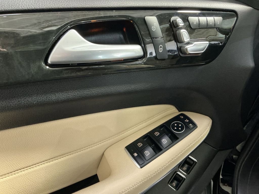Used 2018 Mercedes-Benz GLS 550 4MATIC image 23