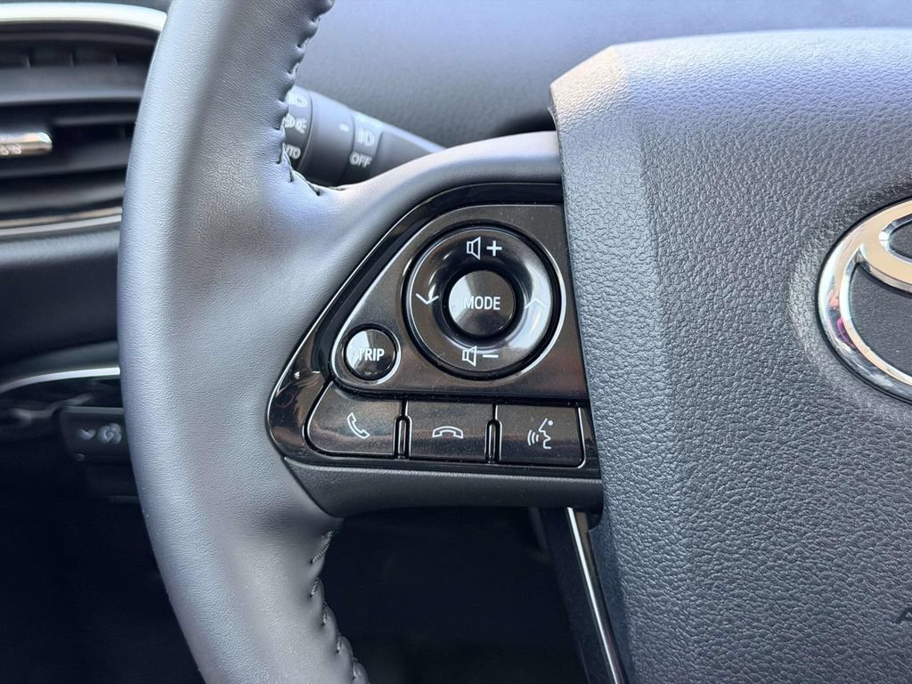 Certified 2022 Toyota Prius FWD image 9