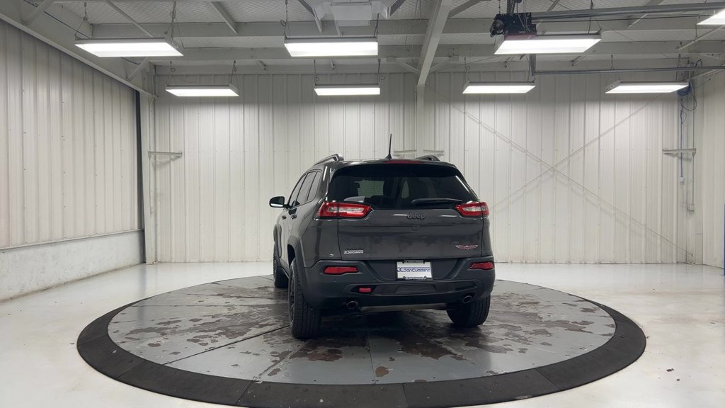 Used 2018 Jeep Cherokee Trailhawk w/ Cold Weather Group AWD/4WD image 7