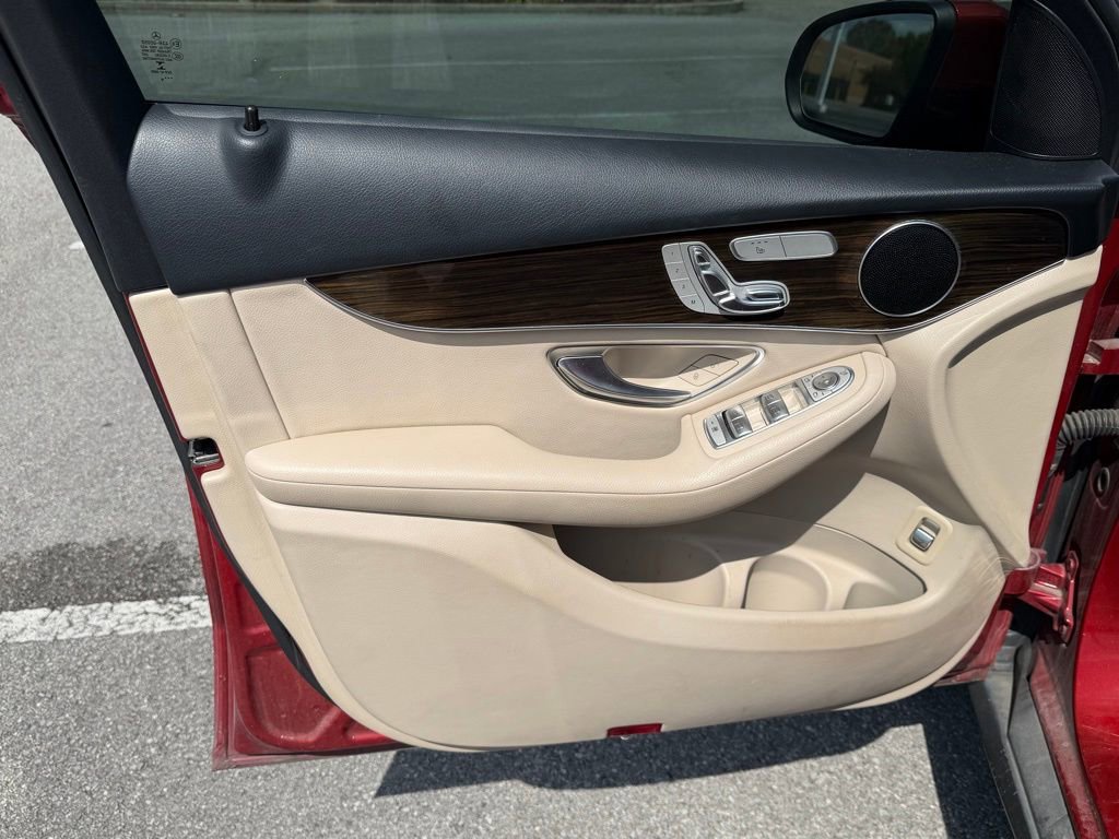 Used 2019 Mercedes-Benz GLC 300 image 9