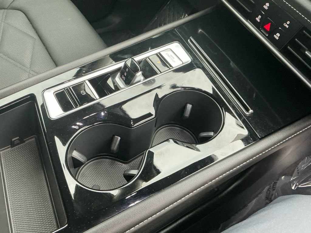 Used 2025 Volkswagen Atlas SE image 18