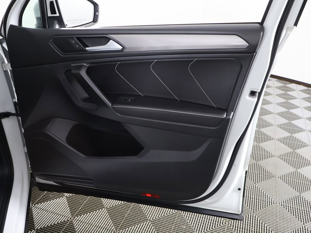 Used 2023 Volkswagen Tiguan SE image 24