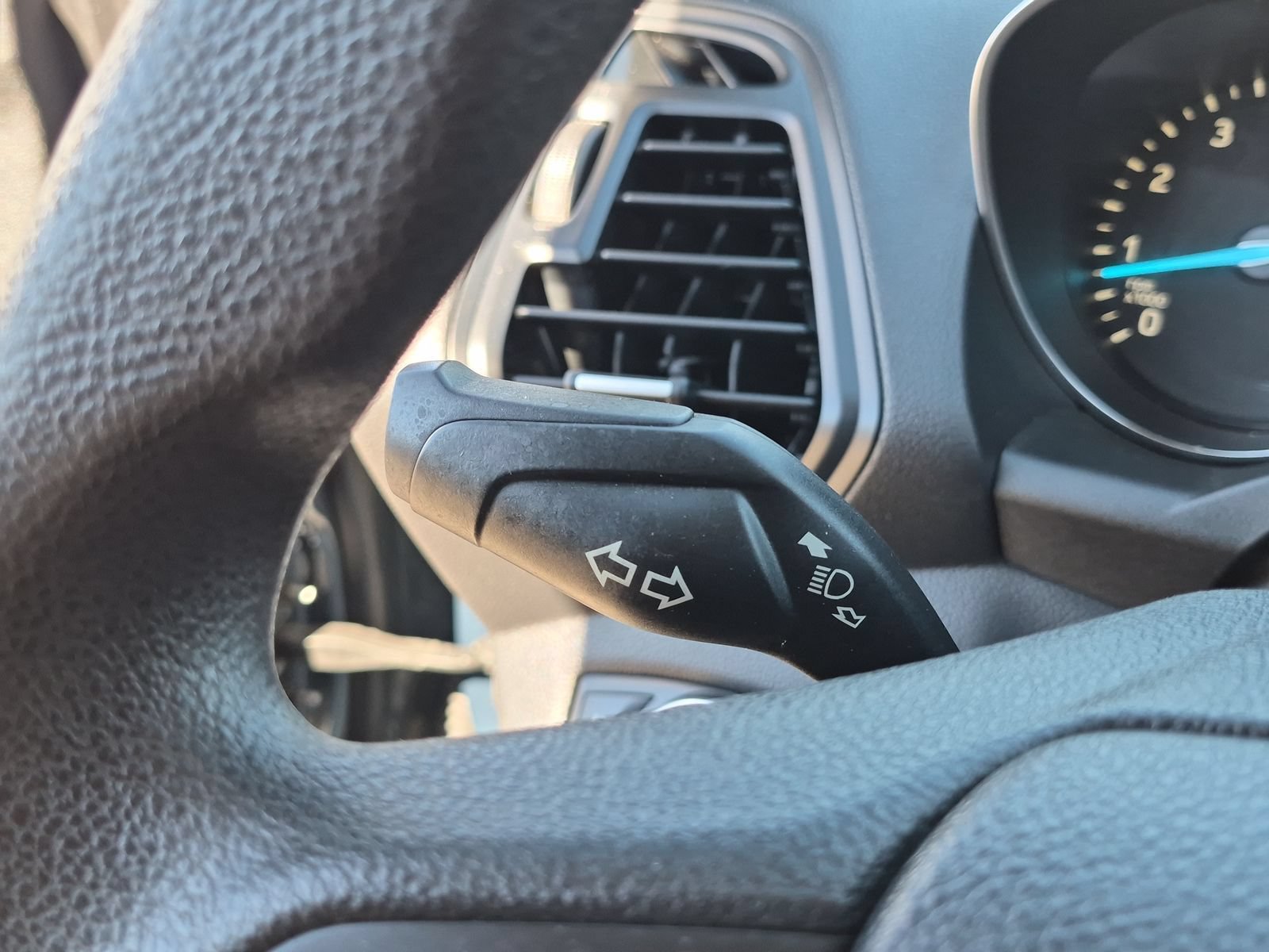 Used 2019 Ford Escape SE FWD image 27