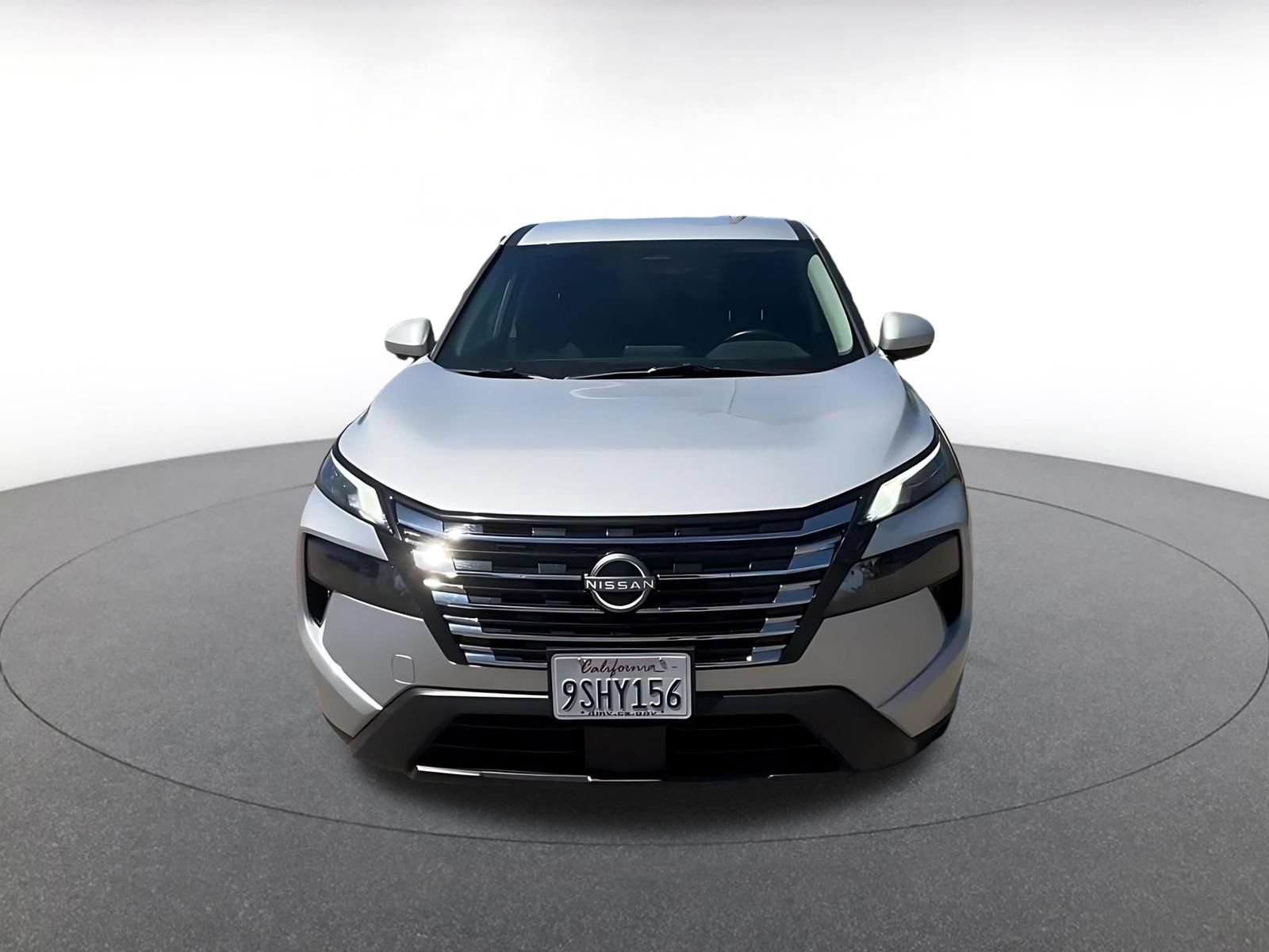 Used 2025 Nissan Rogue SV FWD image 4