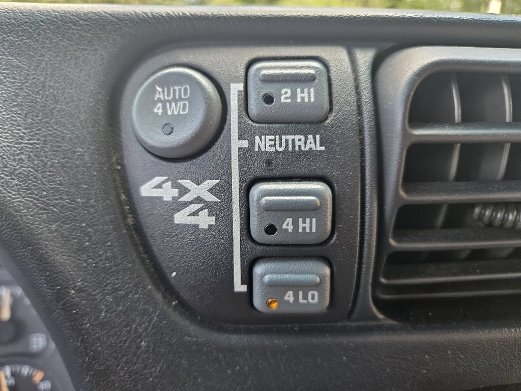 Used 2002 Chevrolet Blazer LS w/ Preferred Equipment Group AWD/4WD image 27