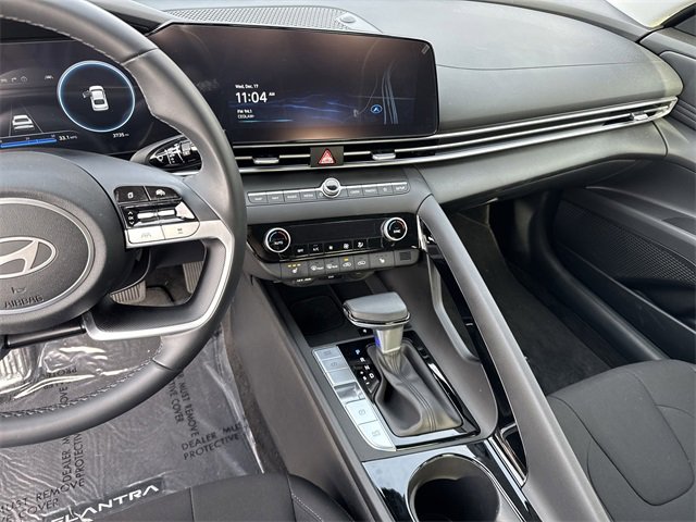 Certified 2025 Hyundai Elantra SEL image 27